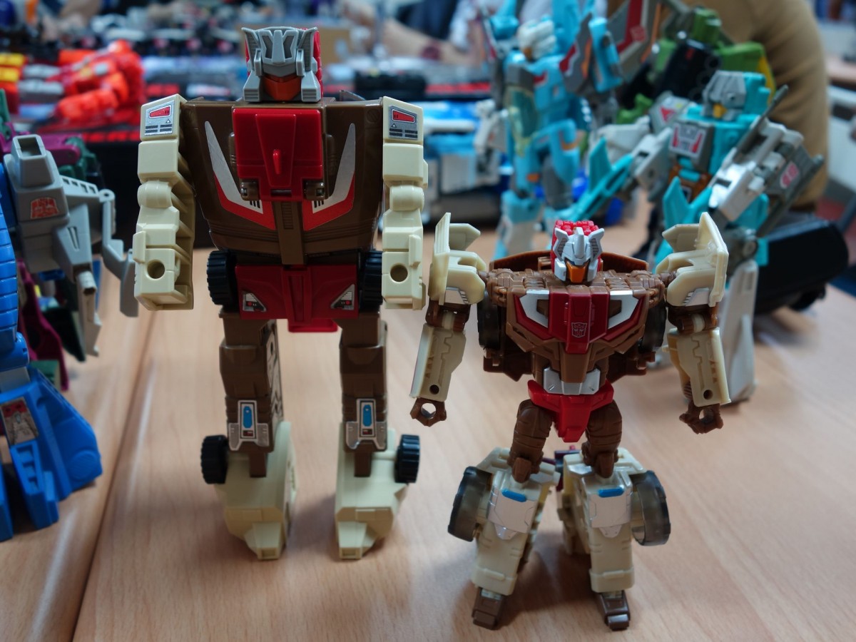 Transformers News: In Hand and G1 Comparison Images of Transformers Titans Return Chromedome and Highbrow