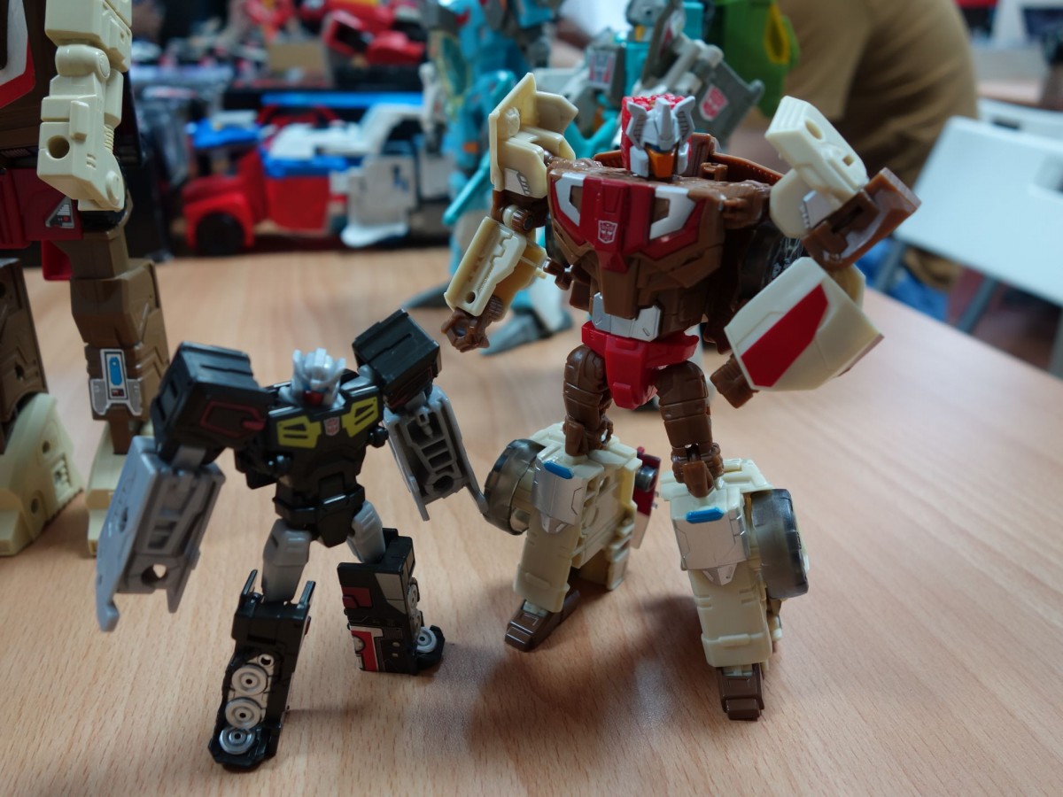 Transformers News: In Hand and G1 Comparison Images of Transformers Titans Return Chromedome and Highbrow