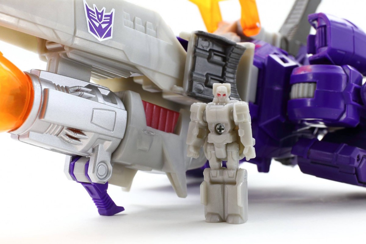 Transformers News: Transformers Titans Return In-Hand Galleries Voyager Class Sentinel Prime and Galvatron Transformers News: Transformers Titans Return In-Hand Galleries Voyager Class Sentinel Prime and Galvatron