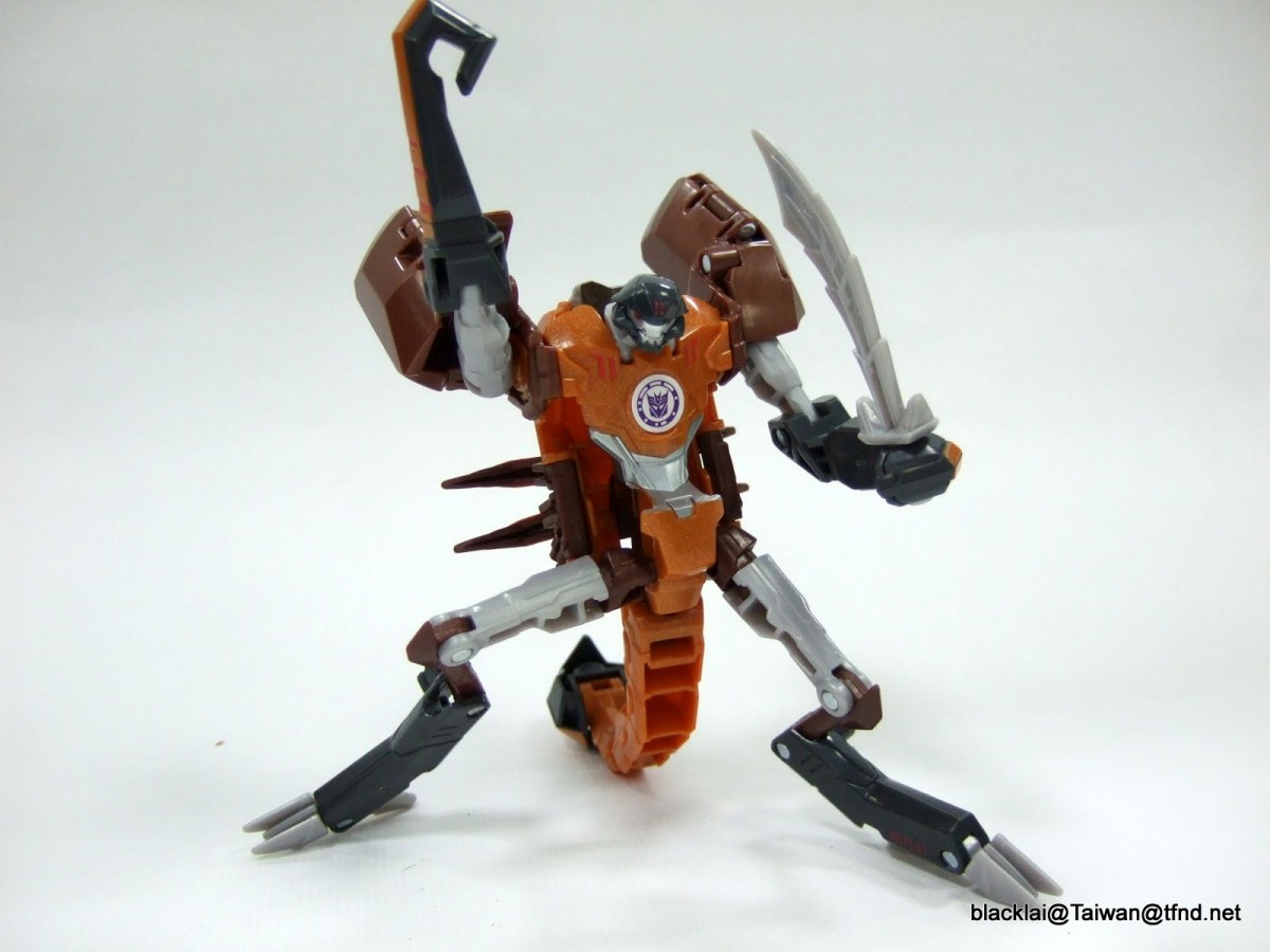Transformers News: Transformers Robots in Disguise: RID Warrior Class Scorponok And Windblade In-Hand