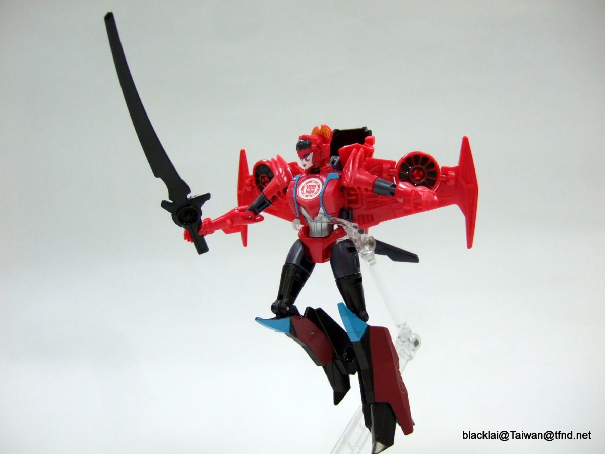 Transformers News: Transformers Robots in Disguise: RID Warrior Class Scorponok And Windblade In-Hand