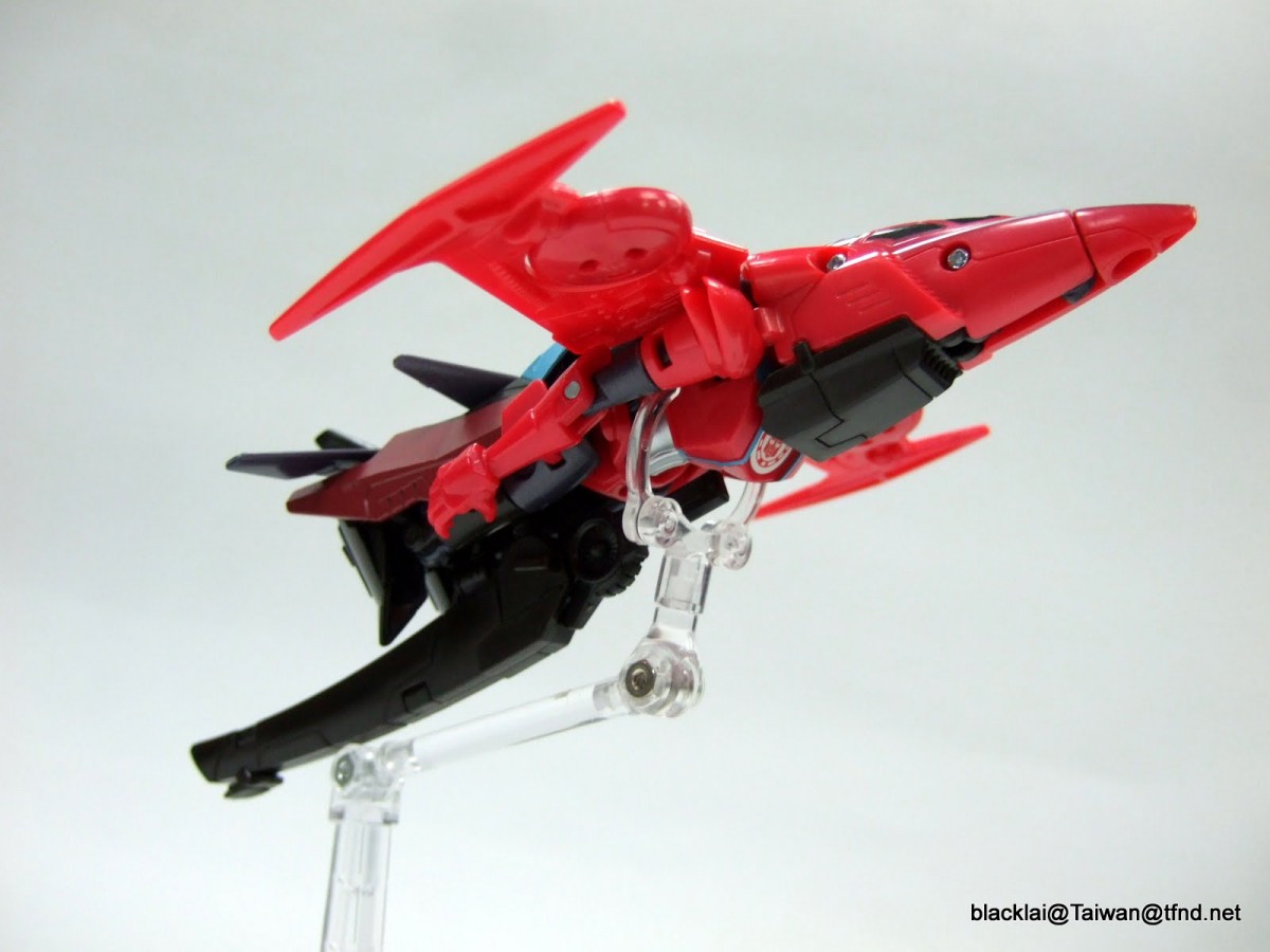 Transformers News: Transformers Robots in Disguise: RID Warrior Class Scorponok And Windblade In-Hand