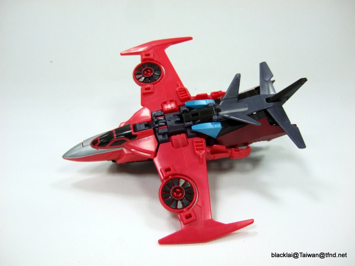 Transformers News: Transformers Robots in Disguise: RID Warrior Class Scorponok And Windblade In-Hand