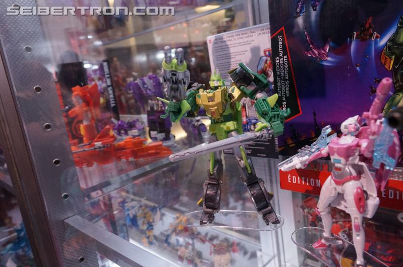 Transformers News: 2016 Generations Platinum Edition Display: Prime vs Megatron, Autobot Heroes, Planet of Junk Transformers News: 2016 Generations Platinum Edition Display: Prime vs Megatron, Autobot Heroes, Planet of Junk