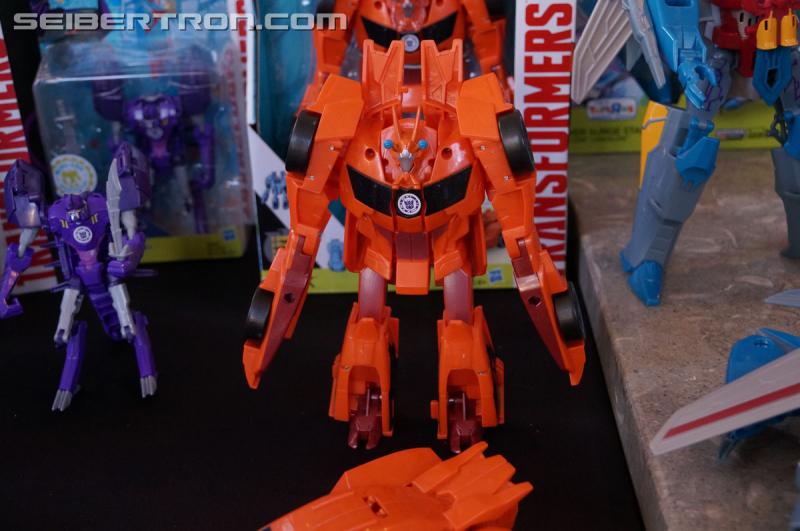 Transformers News: Hasbro Press Event: Transformers Robots in Disguise 5-Step Starscream, 3-Step Bisk, and More!! #SDCC