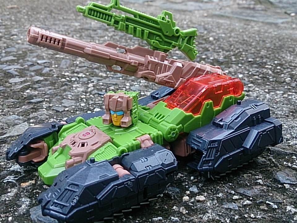 Transformers News: In hand Images of Takara Tomy Transformers Legends LG21 Hardhead and LG22 Skull Transformers News: In hand Images of Takara Tomy Transformers Legends LG21 Hardhead and LG22 Skull