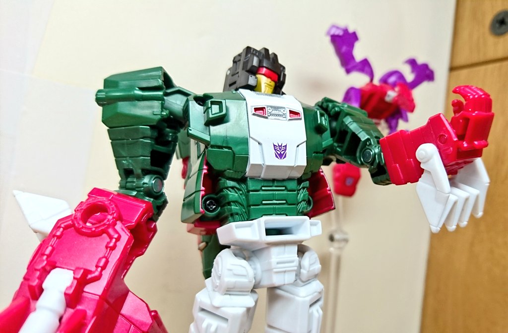 Transformers News: In hand Images of Takara Tomy Transformers Legends LG21 Hardhead and LG22 Skull Transformers News: In hand Images of Takara Tomy Transformers Legends LG21 Hardhead and LG22 Skull