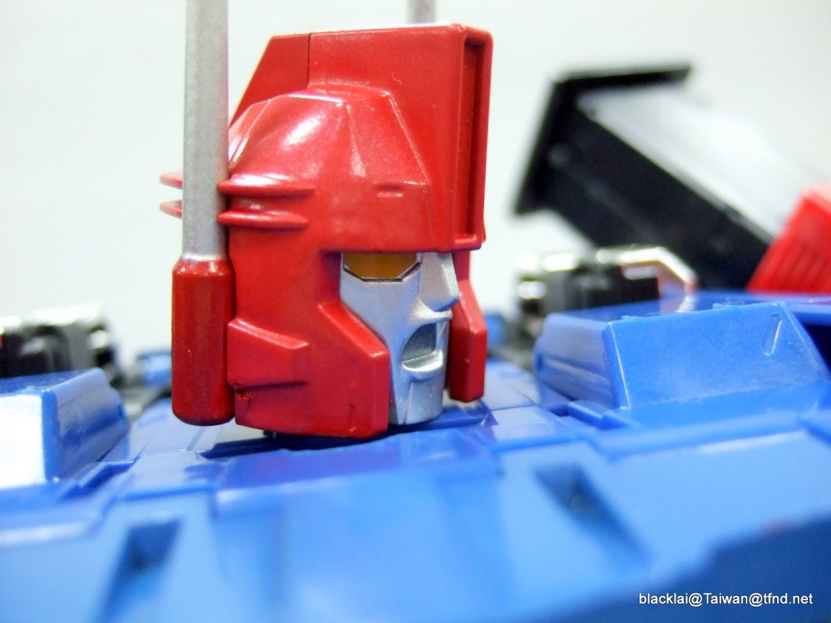Transformers News: In-Hand Images - TakaraTomy Transformers Masterpiece MP-31 Delta Magnus