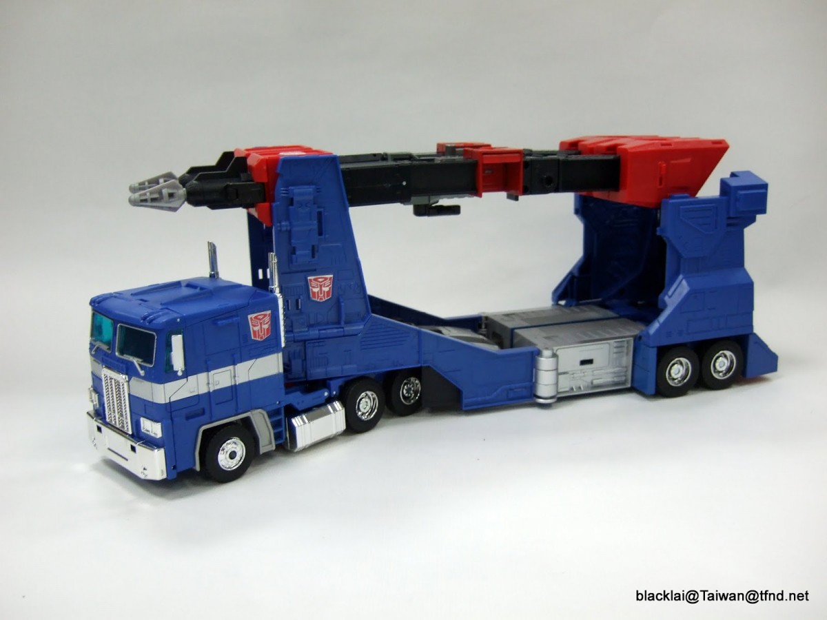 Transformers News: In-Hand Images - TakaraTomy Transformers Masterpiece MP-31 Delta Magnus