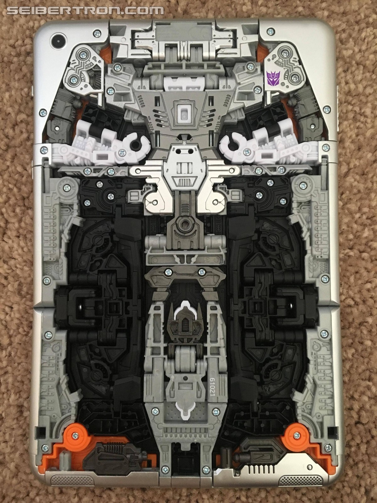 Transformers News: San Diego Comic Con 2016 Exclusive Soundwave Images and Review