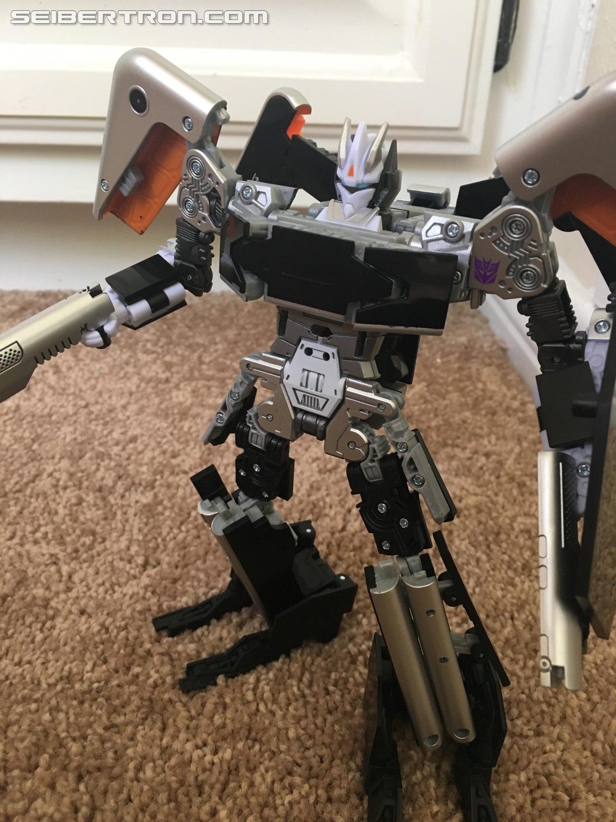 Transformers News: San Diego Comic Con 2016 Exclusive Soundwave Images and Review