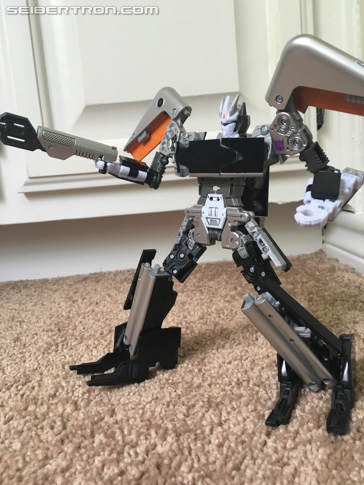 Transformers News: San Diego Comic Con 2016 Exclusive Soundwave Images and Review