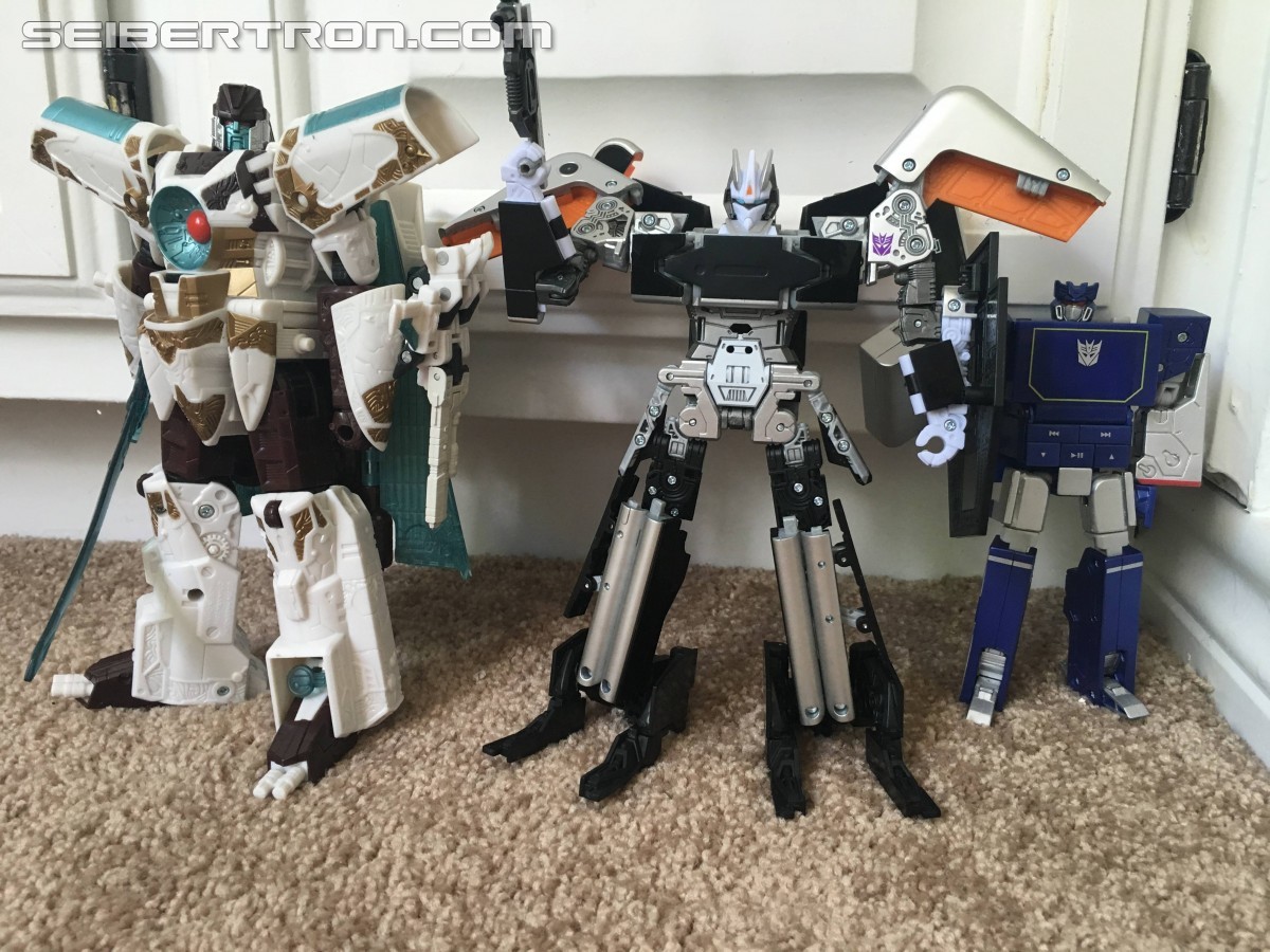 Transformers News: San Diego Comic Con 2016 Exclusive Soundwave Images and Review