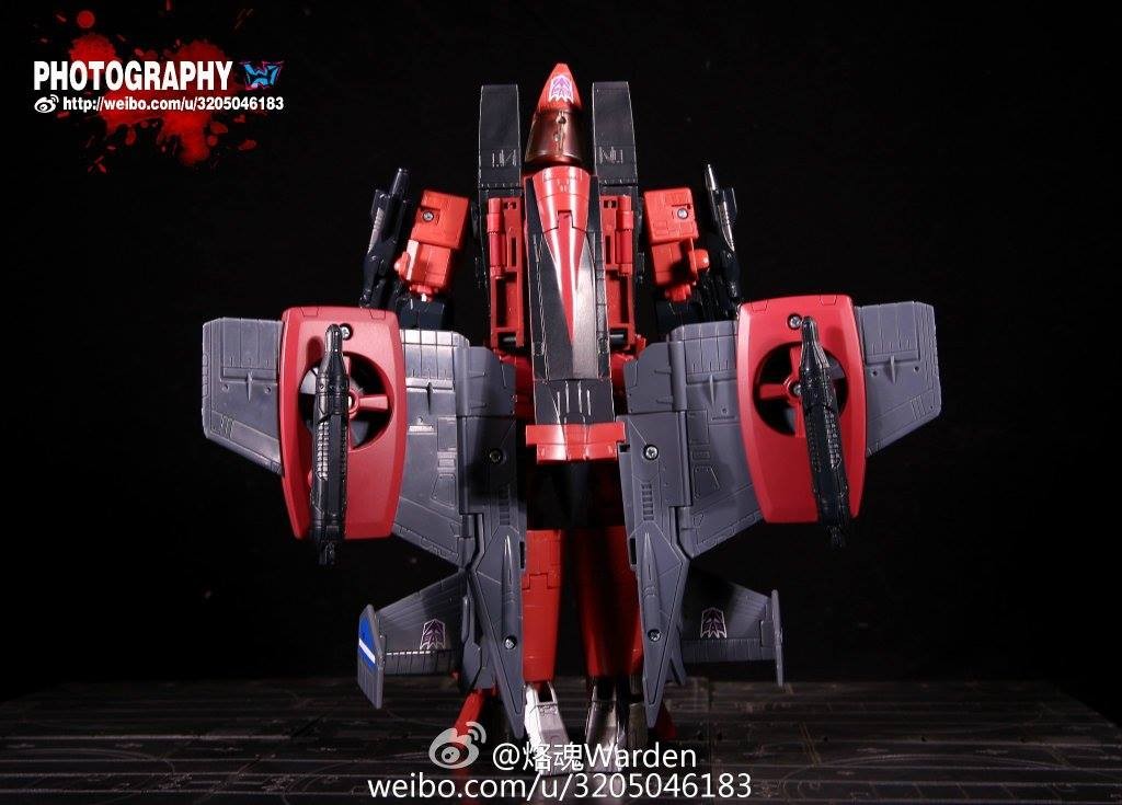 Transformers News: TakaraTomy Transformers Masterpiece MP-11NT Thrust In-Hand Transformers News: TakaraTomy Transformers Masterpiece MP-11NT Thrust In-Hand