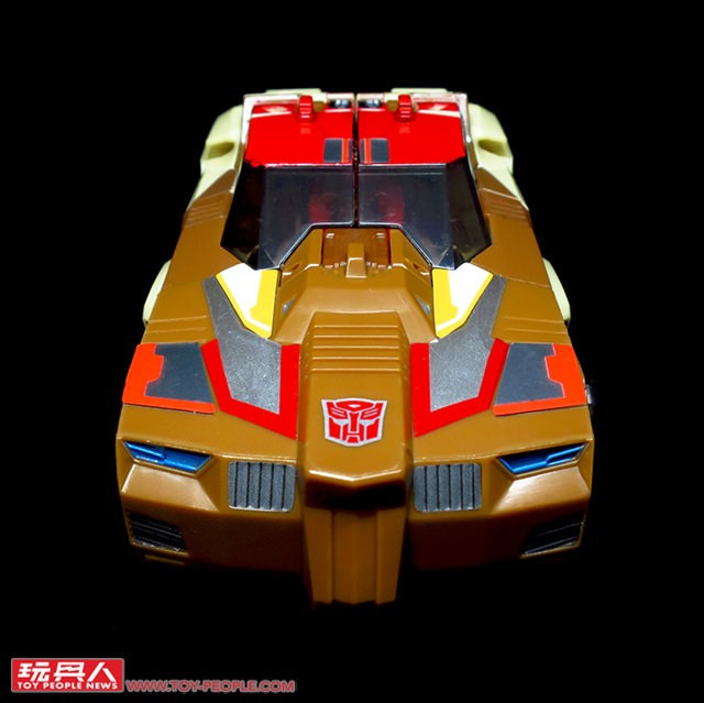 Transformers News: Images of Asia Exclusive Stickers Applied On Titans Return Wave 2 Deluxes Transformers News: Images of Asia Exclusive Stickers Applied On Titans Return Wave 2 Deluxes