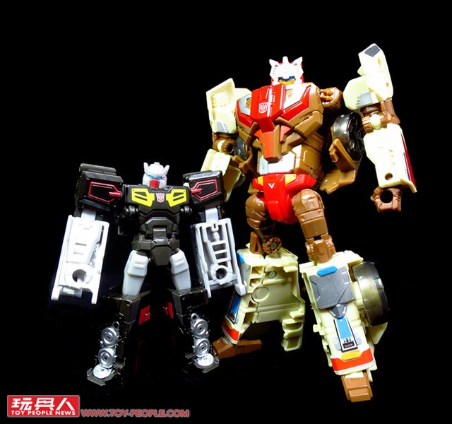 Transformers News: Images of Asia Exclusive Stickers Applied On Titans Return Wave 2 Deluxes Transformers News: Images of Asia Exclusive Stickers Applied On Titans Return Wave 2 Deluxes