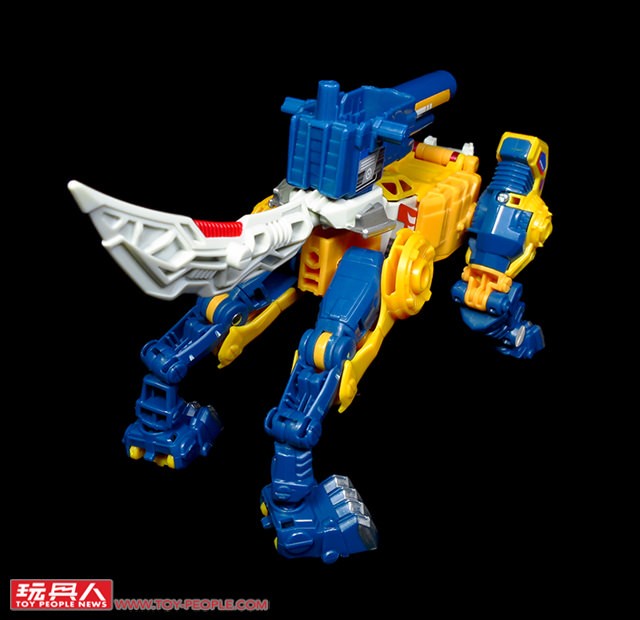 Transformers News: Images of Asia Exclusive Stickers Applied On Titans Return Wave 2 Deluxes Transformers News: Images of Asia Exclusive Stickers Applied On Titans Return Wave 2 Deluxes