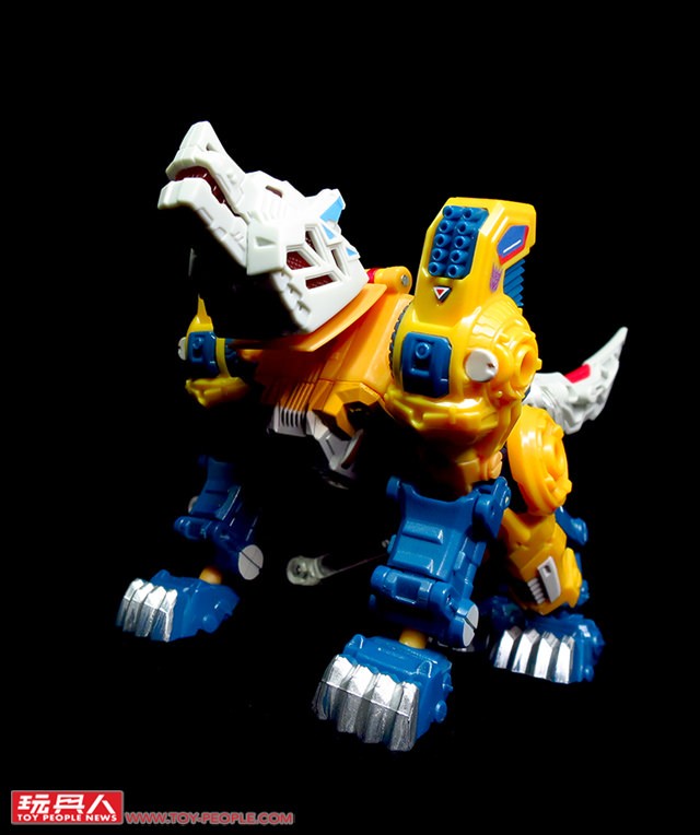 Transformers News: Images of Asia Exclusive Stickers Applied On Titans Return Wave 2 Deluxes Transformers News: Images of Asia Exclusive Stickers Applied On Titans Return Wave 2 Deluxes