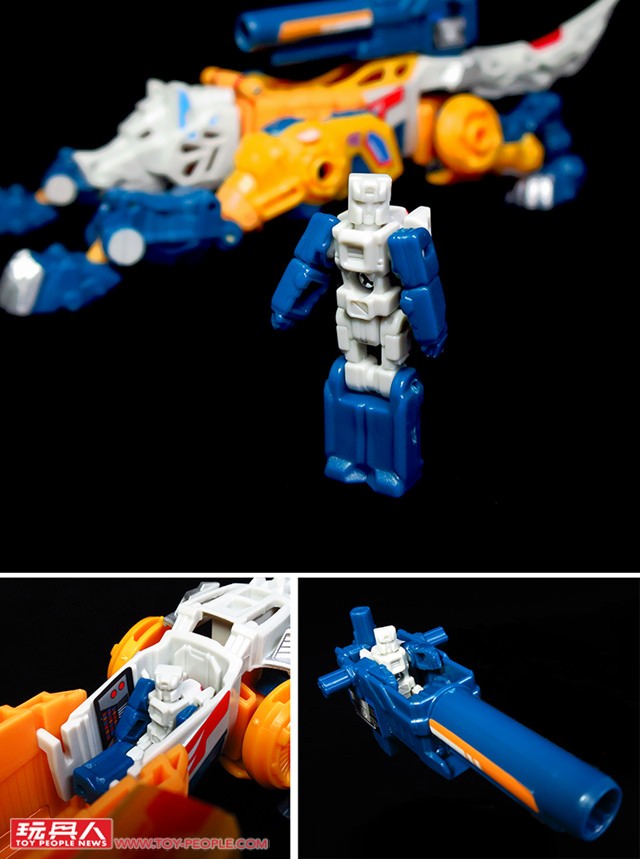 Transformers News: Images of Asia Exclusive Stickers Applied On Titans Return Wave 2 Deluxes Transformers News: Images of Asia Exclusive Stickers Applied On Titans Return Wave 2 Deluxes