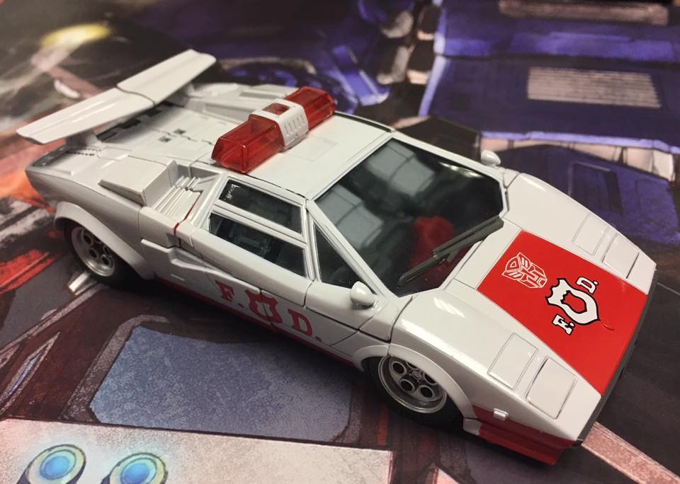Transformers News: New In Hand Images of Masterpiece MP-14+ Red Alert with Comparison Transformers News: New In Hand Images of Masterpiece MP-14+ Red Alert with Comparison