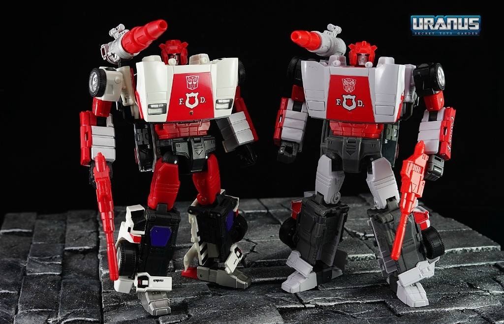 Transformers News: New In Hand Images of Masterpiece MP-14+ Red Alert with Comparison Transformers News: New In Hand Images of Masterpiece MP-14+ Red Alert with Comparison