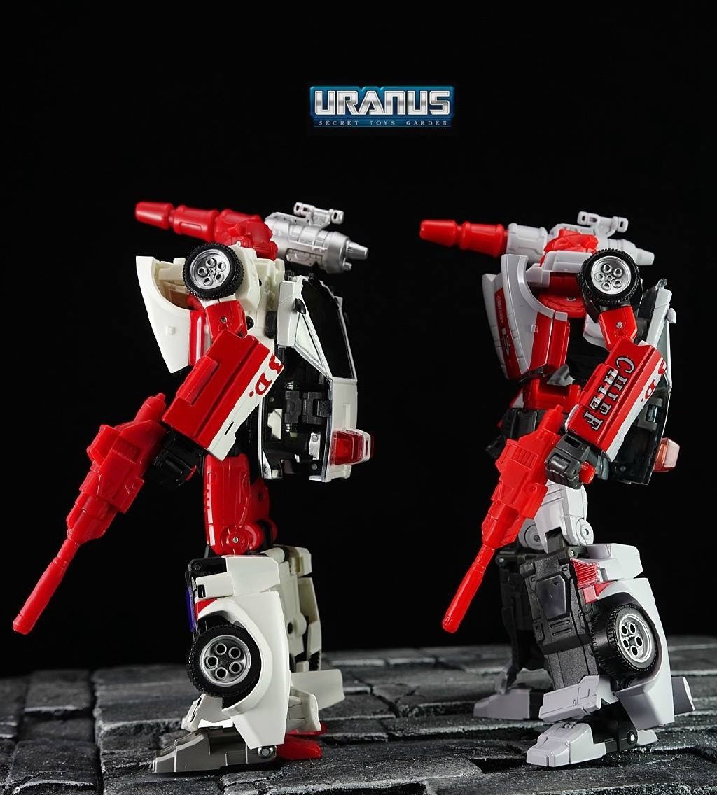Transformers News: New In Hand Images of Masterpiece MP-14+ Red Alert with Comparison Transformers News: New In Hand Images of Masterpiece MP-14+ Red Alert with Comparison