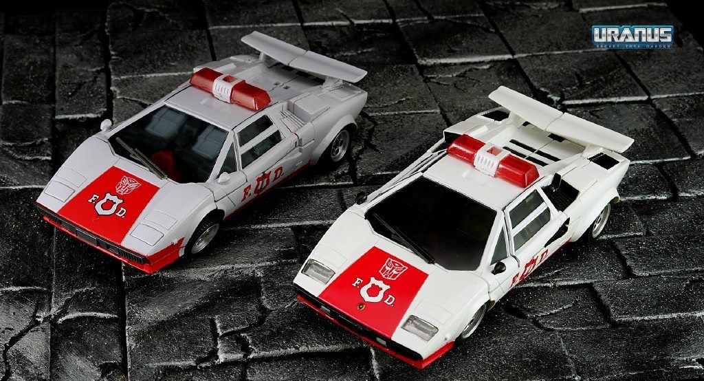 Transformers News: New In Hand Images of Masterpiece MP-14+ Red Alert with Comparison Transformers News: New In Hand Images of Masterpiece MP-14+ Red Alert with Comparison