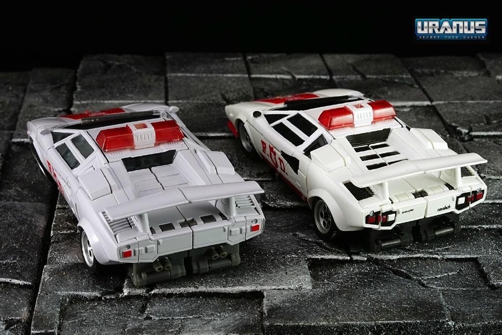Transformers News: New In Hand Images of Masterpiece MP-14+ Red Alert with Comparison Transformers News: New In Hand Images of Masterpiece MP-14+ Red Alert with Comparison