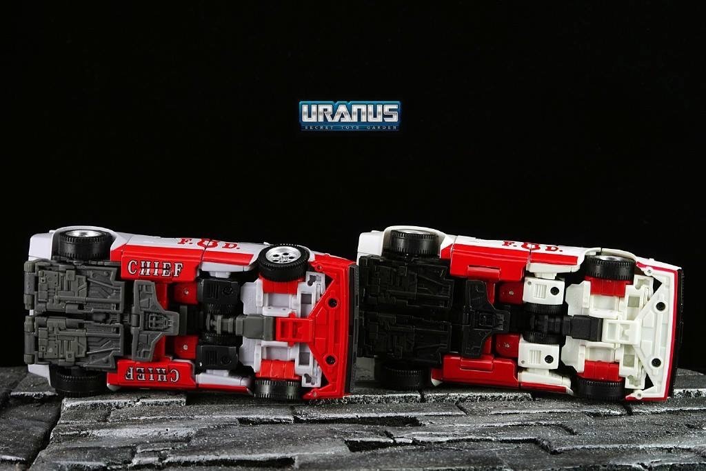 Transformers News: New In Hand Images of Masterpiece MP-14+ Red Alert with Comparison Transformers News: New In Hand Images of Masterpiece MP-14+ Red Alert with Comparison