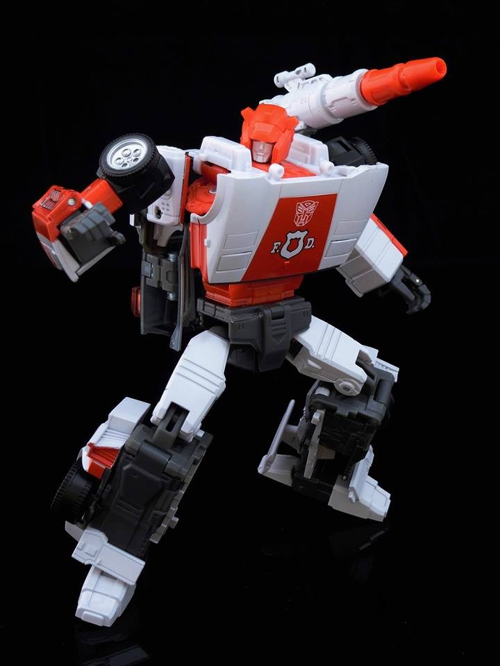 Transformers News: New In Hand Images of Masterpiece MP-14+ Red Alert with Comparison Transformers News: New In Hand Images of Masterpiece MP-14+ Red Alert with Comparison