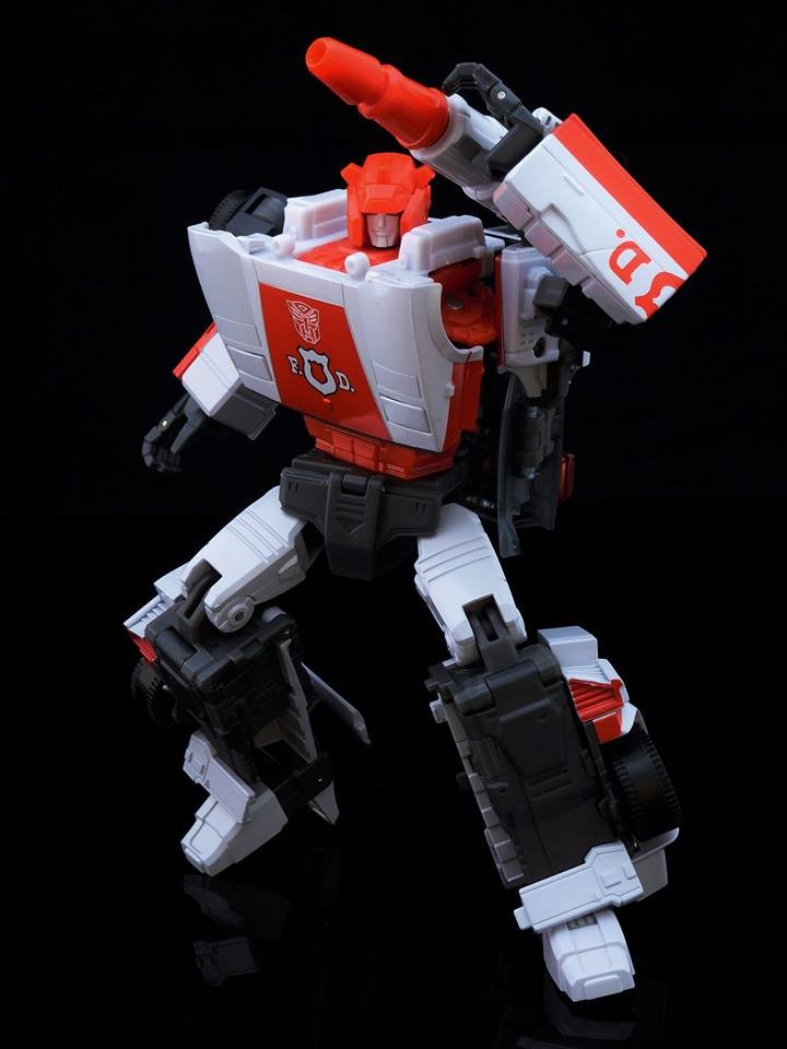 Transformers News: New In Hand Images of Masterpiece MP-14+ Red Alert with Comparison Transformers News: New In Hand Images of Masterpiece MP-14+ Red Alert with Comparison