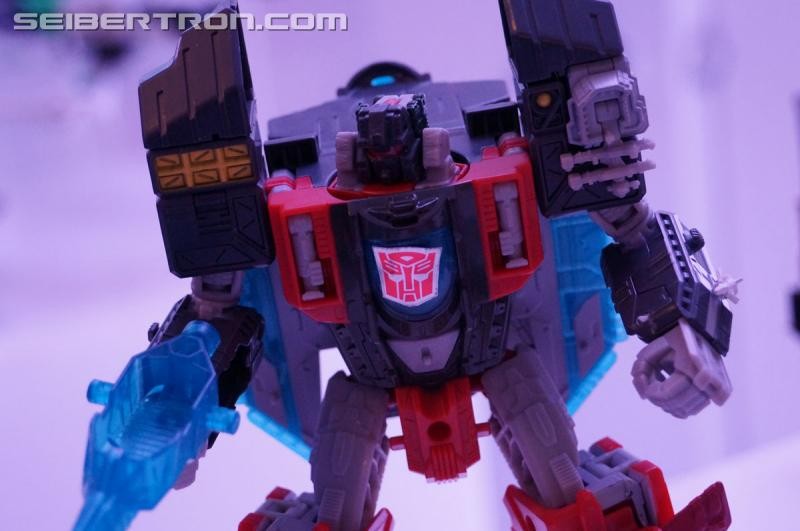 Transformers News: NYCC 2016 Images of Transformers Titans Return Sky Shadow and Broadside from Hasbro Preview Night