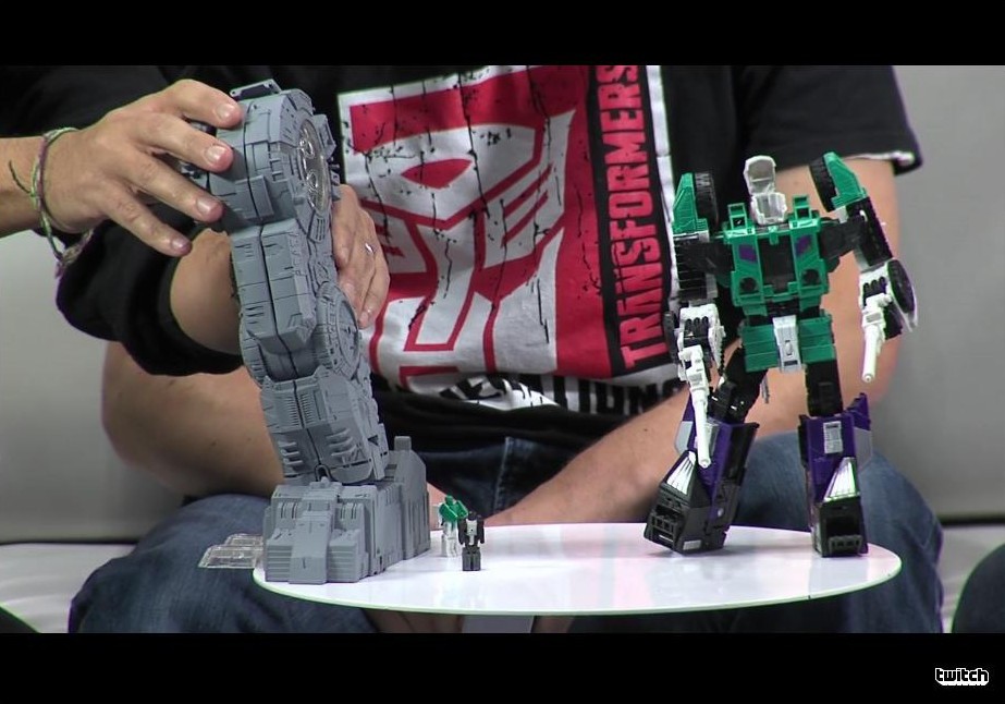 Transformers News: NYCC 2016 Hasbro Transformers Panel Report: The Last Knight Helmet, Titans Return Trypticon