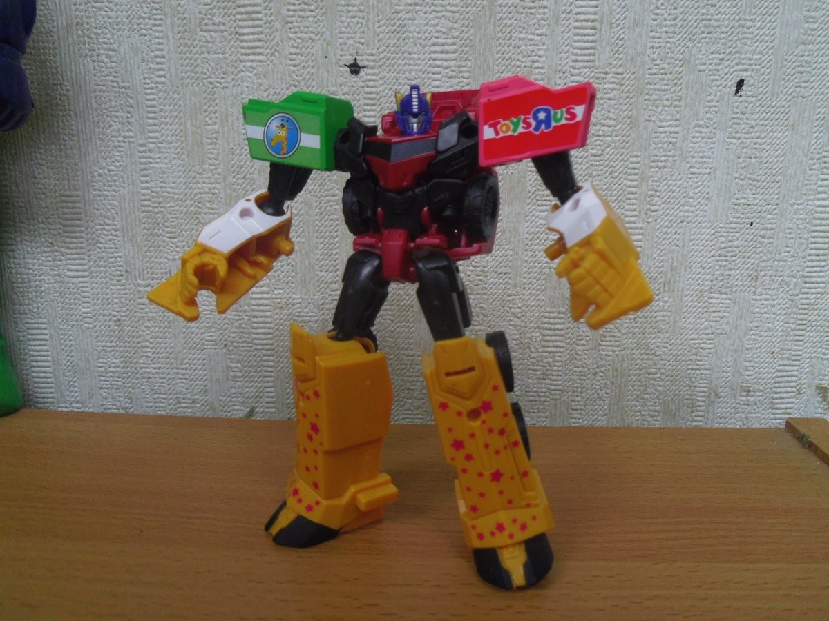 Transformers News: Toy'R'Us Japan Exclusive Giraffe Prime In-Hand Images