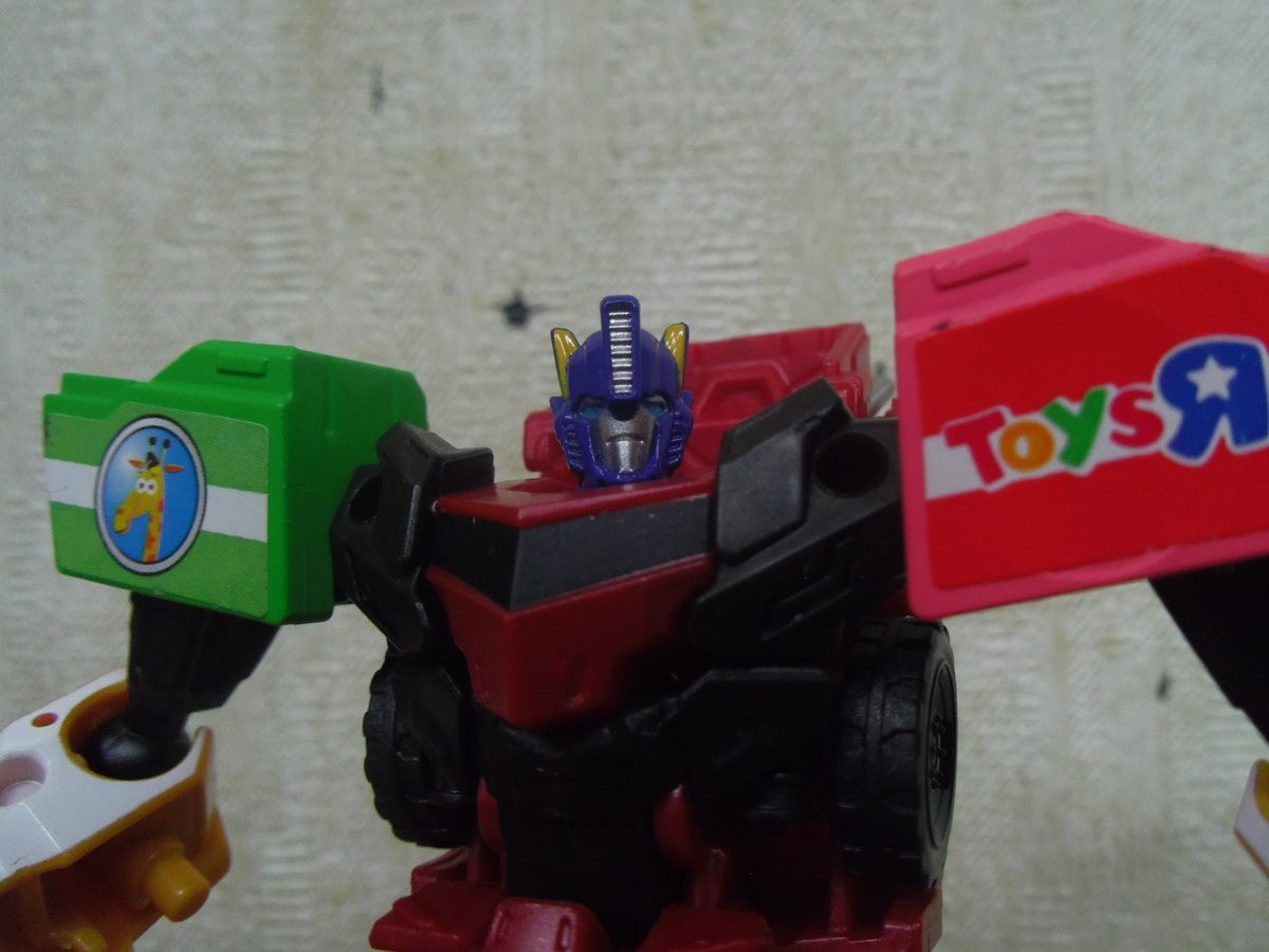 Transformers News: Toy'R'Us Japan Exclusive Giraffe Prime In-Hand Images