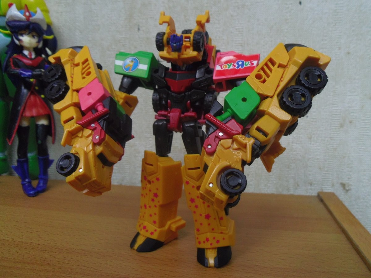 Transformers News: Toy'R'Us Japan Exclusive Giraffe Prime In-Hand Images