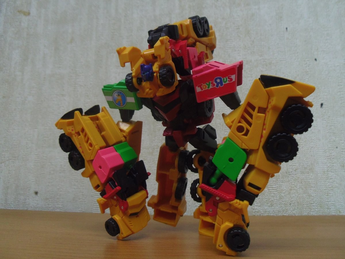 Transformers News: Toy'R'Us Japan Exclusive Giraffe Prime In-Hand Images