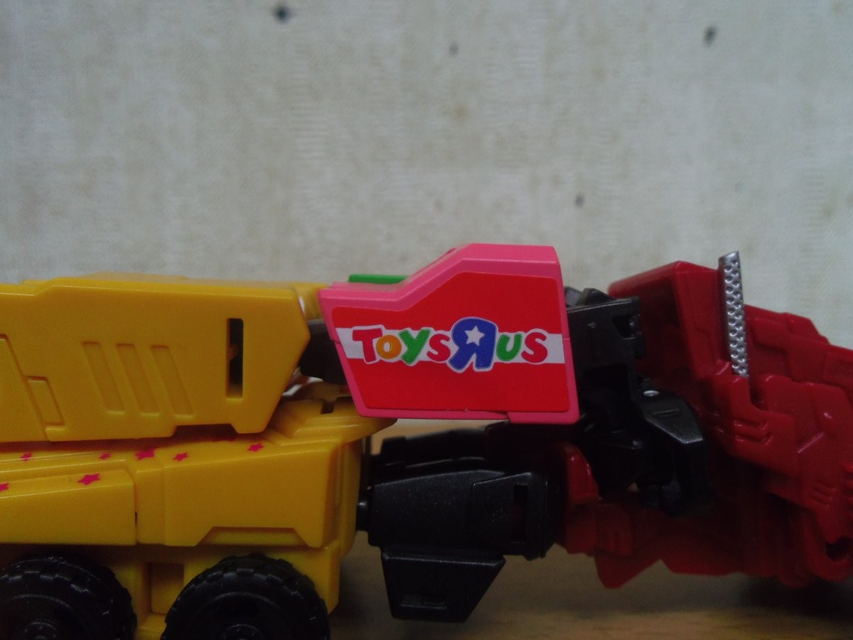Transformers News: Toy'R'Us Japan Exclusive Giraffe Prime In-Hand Images