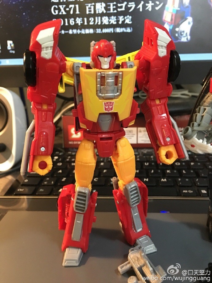Transformers News: In-Hand - Transformers Titans Return Deluxe Rodimus and Twinferno