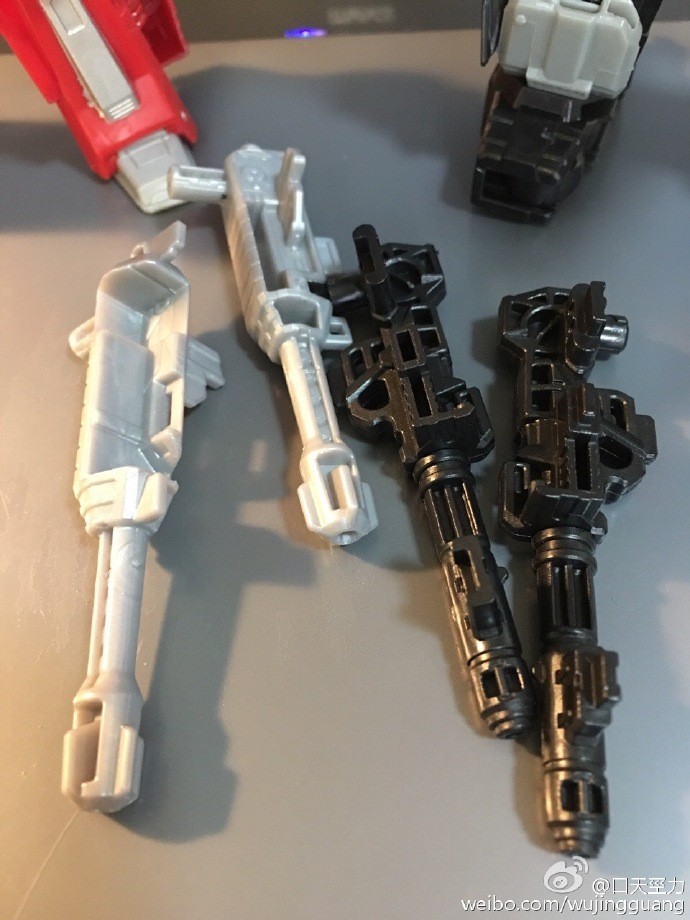 Transformers News: In-Hand - Transformers Titans Return Deluxe Rodimus and Twinferno