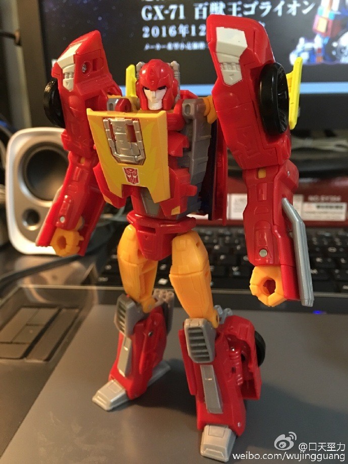 Transformers News: In-Hand - Transformers Titans Return Deluxe Rodimus and Twinferno
