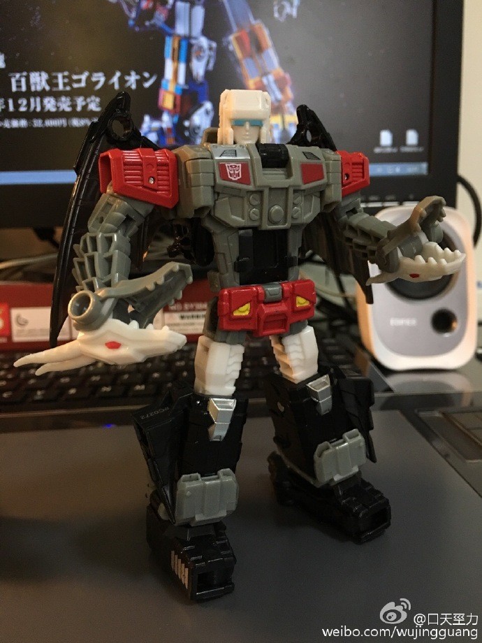 Transformers News: In-Hand - Transformers Titans Return Deluxe Rodimus and Twinferno