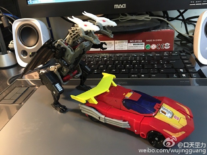 Transformers News: In-Hand - Transformers Titans Return Deluxe Rodimus and Twinferno