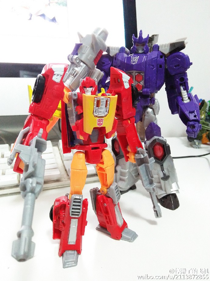 Transformers News: New In Hand Images of Titans Return Wave 3 Deluxes Hot Rod Triggerhappy Breakaway and Twinferno