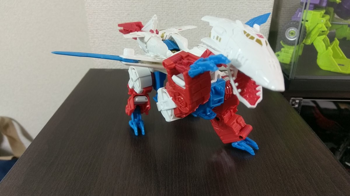 Transformers News: More In Hand and Comparison Images of Takara Unite Warriors UW-EX Lynx Master Transformers News: More In Hand and Comparison Images of Takara Unite Warriors UW-EX Lynx Master