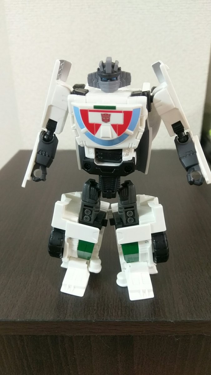 Transformers News: More In Hand and Comparison Images of Takara Unite Warriors UW-EX Lynx Master Transformers News: More In Hand and Comparison Images of Takara Unite Warriors UW-EX Lynx Master