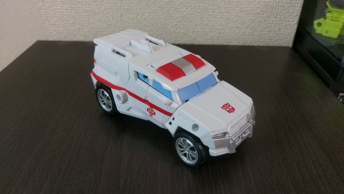 Transformers News: More In Hand and Comparison Images of Takara Unite Warriors UW-EX Lynx Master Transformers News: More In Hand and Comparison Images of Takara Unite Warriors UW-EX Lynx Master