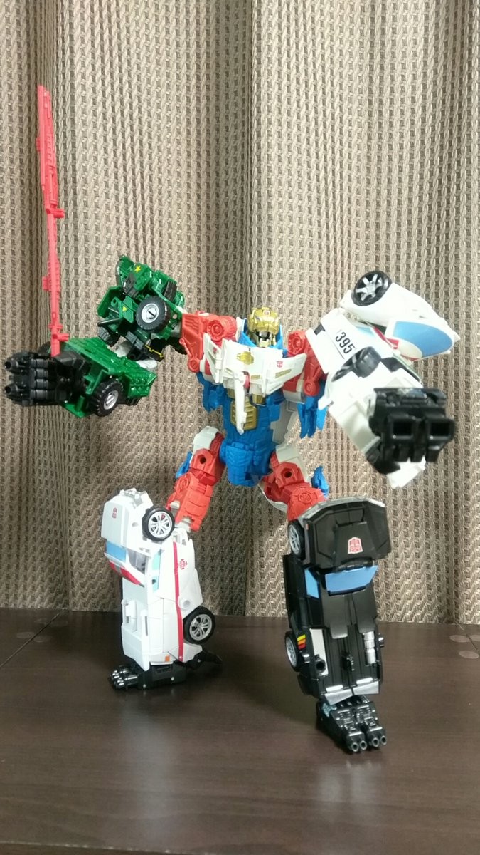 Transformers News: More In Hand and Comparison Images of Takara Unite Warriors UW-EX Lynx Master Transformers News: More In Hand and Comparison Images of Takara Unite Warriors UW-EX Lynx Master
