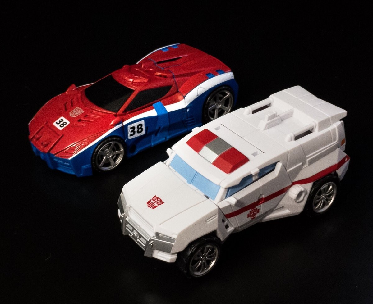 Transformers News: More In Hand and Comparison Images of Takara Unite Warriors UW-EX Lynx Master Transformers News: More In Hand and Comparison Images of Takara Unite Warriors UW-EX Lynx Master