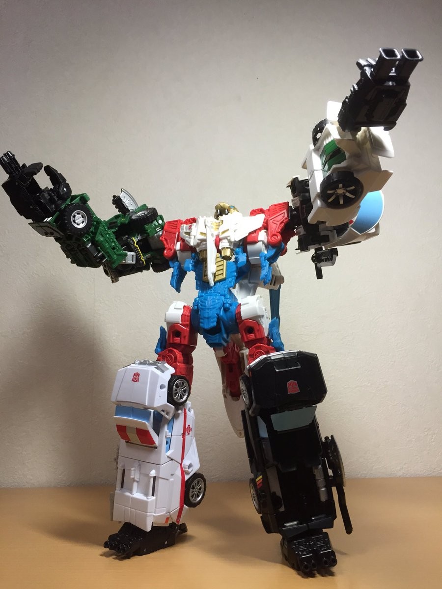 Transformers News: More In Hand and Comparison Images of Takara Unite Warriors UW-EX Lynx Master Transformers News: More In Hand and Comparison Images of Takara Unite Warriors UW-EX Lynx Master